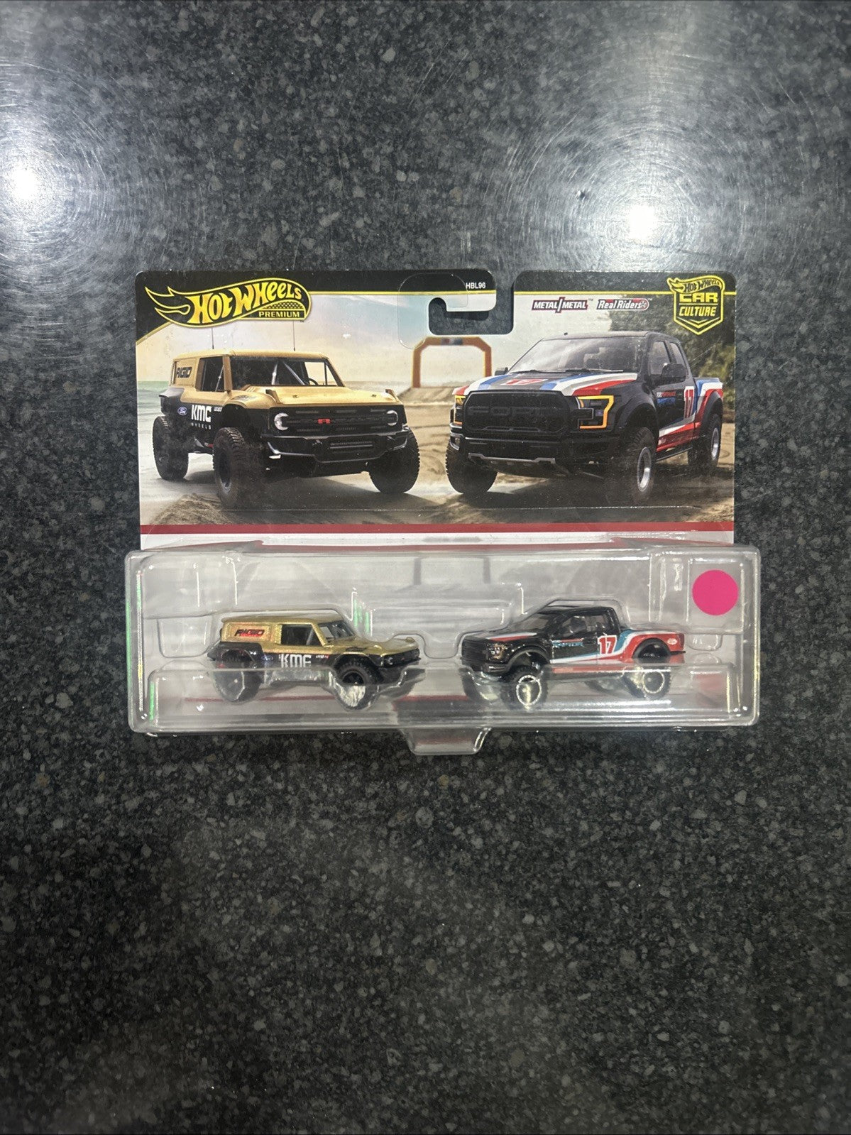 Hotwheels Ford Bronco R / 17 Ford F-150 Raptor Twin Pack